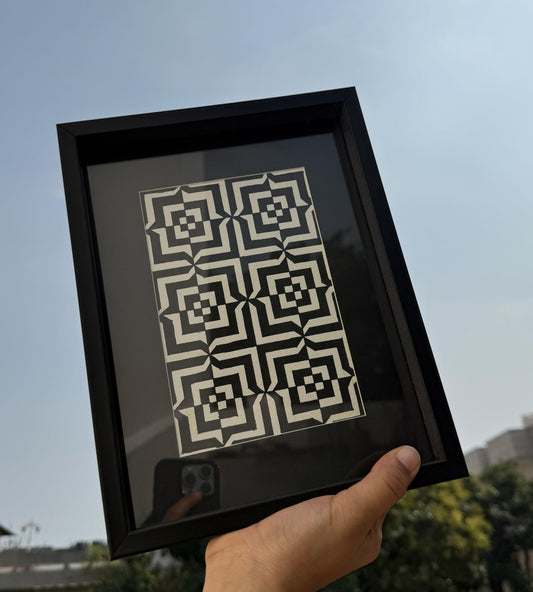 Black & White Illusion Tray